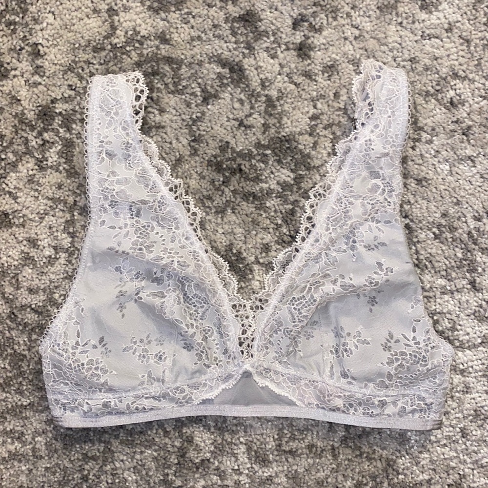 🍇 Victoria’s Secret Gray Lace Plunge Bralette Sml